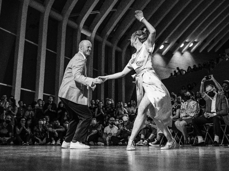 Bailarines de Lindy Hop, Will y Jessie, en Swing Barcelona